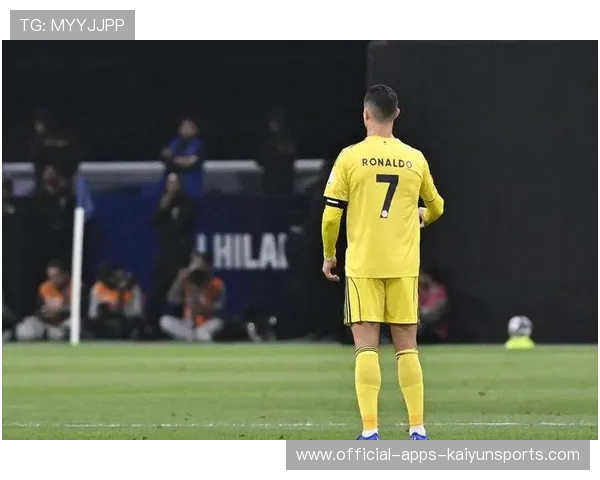 C罗终场前压哨破门，胜利全场沸腾，c罗 躲