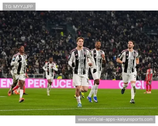 泽林斯基禁区外围轰出炸裂世界波，国际米兰2-0完胜克雷莫内塞